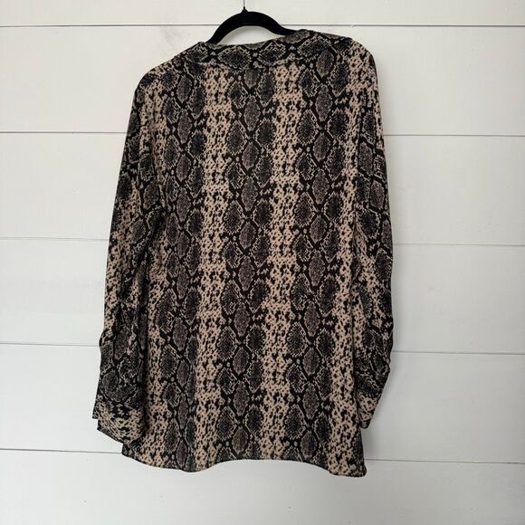 Vince Camuto Women’s Large Snake Python Faux Wrap Top - Picture 4 of 5